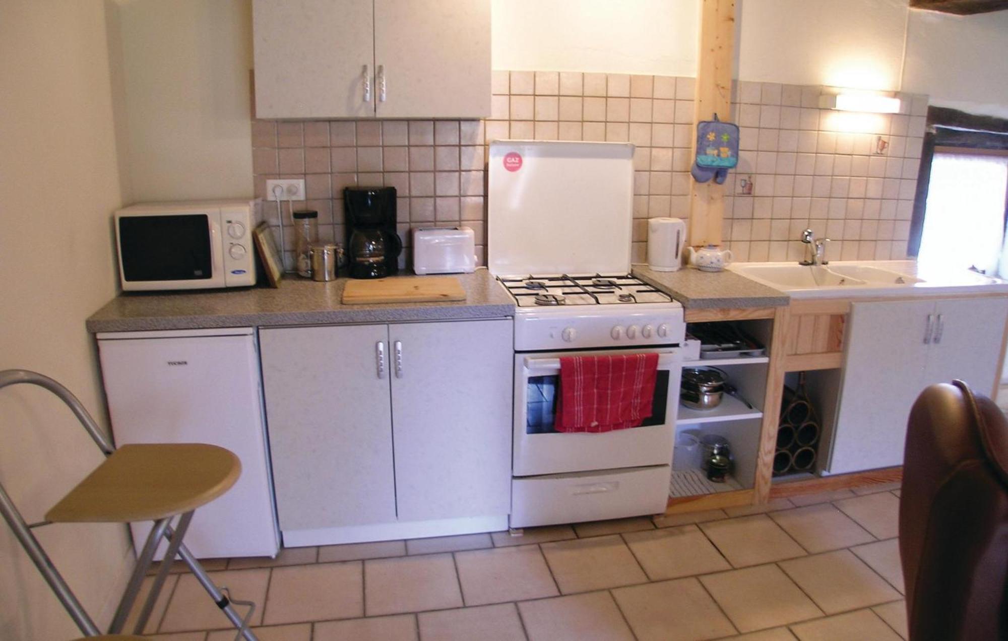 1 Bedroom Nice Home In Saint Martin Le Mault Buitenkant foto