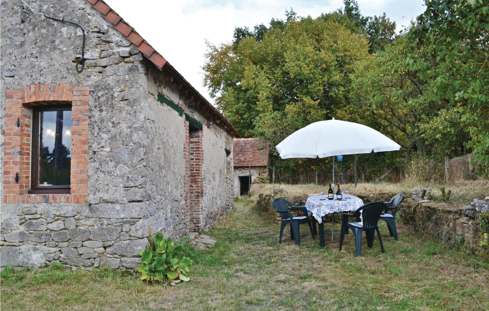 1 Bedroom Nice Home In Saint Martin Le Mault Buitenkant foto