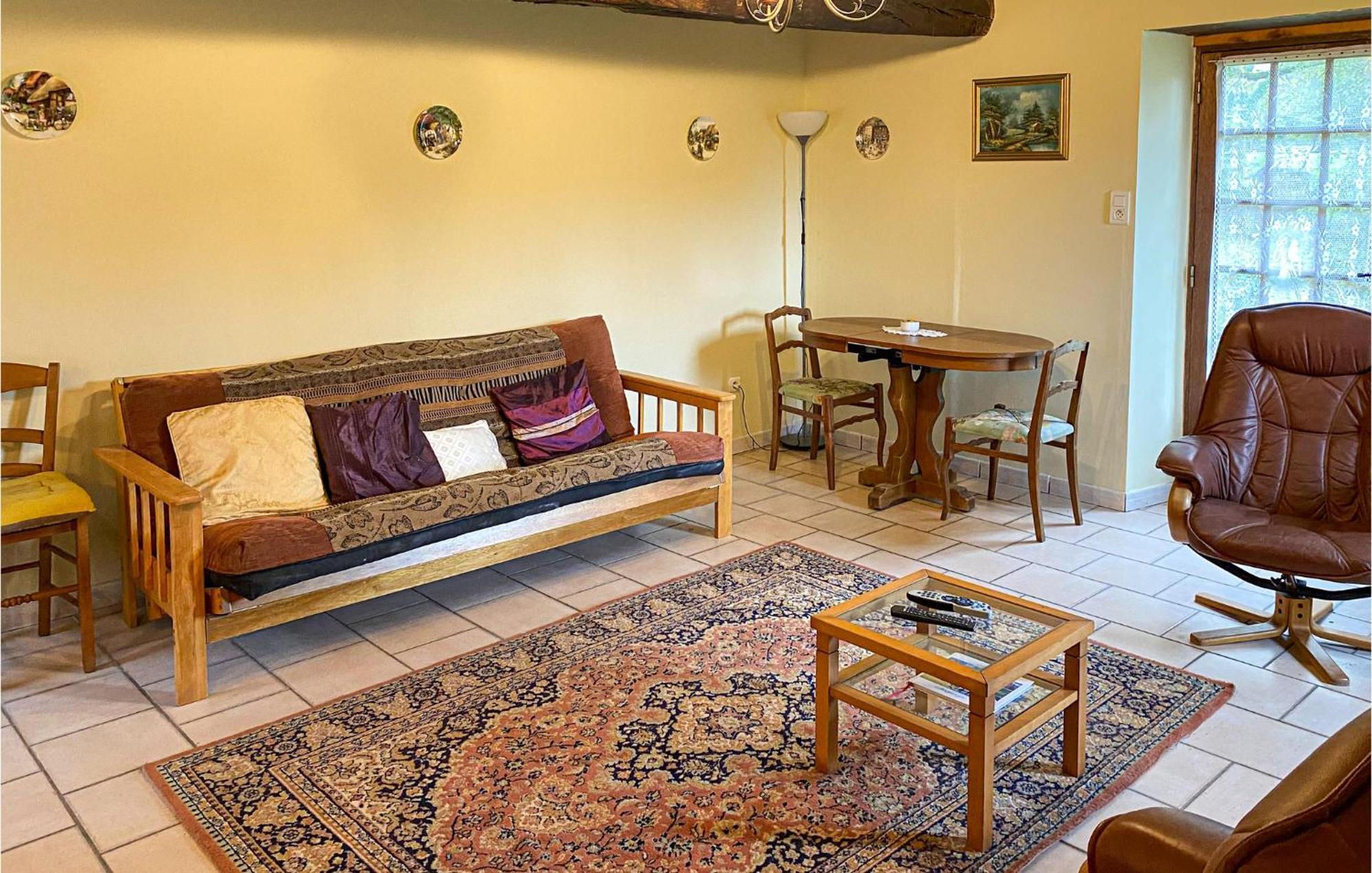 1 Bedroom Nice Home In Saint Martin Le Mault Buitenkant foto